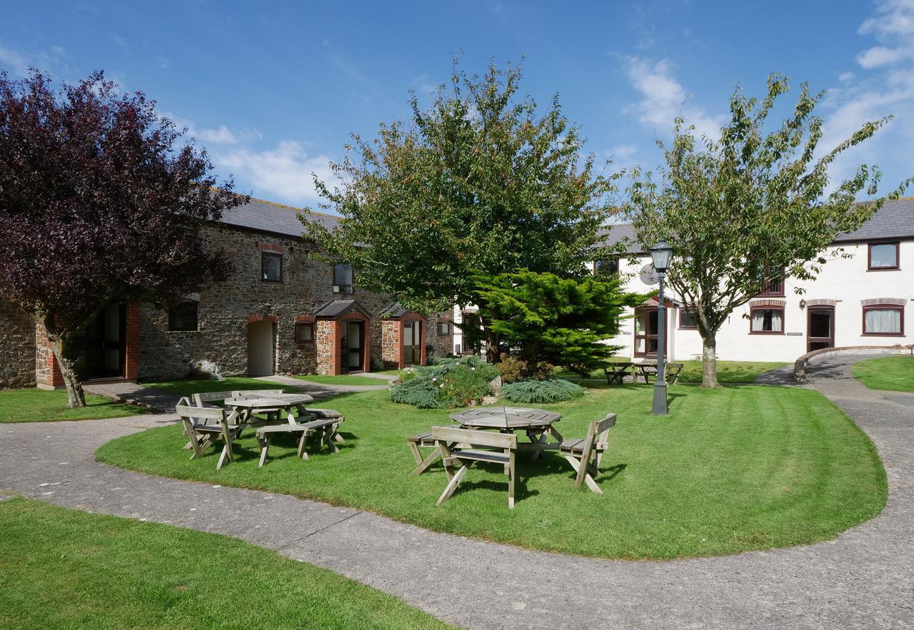 بود Kennacott Court Holiday Cottages المظهر الخارجي الصورة